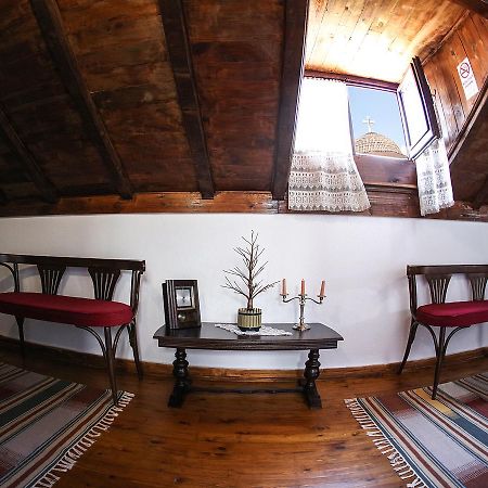 Hotel Bujtina e Bardhe Korce Buitenkant foto