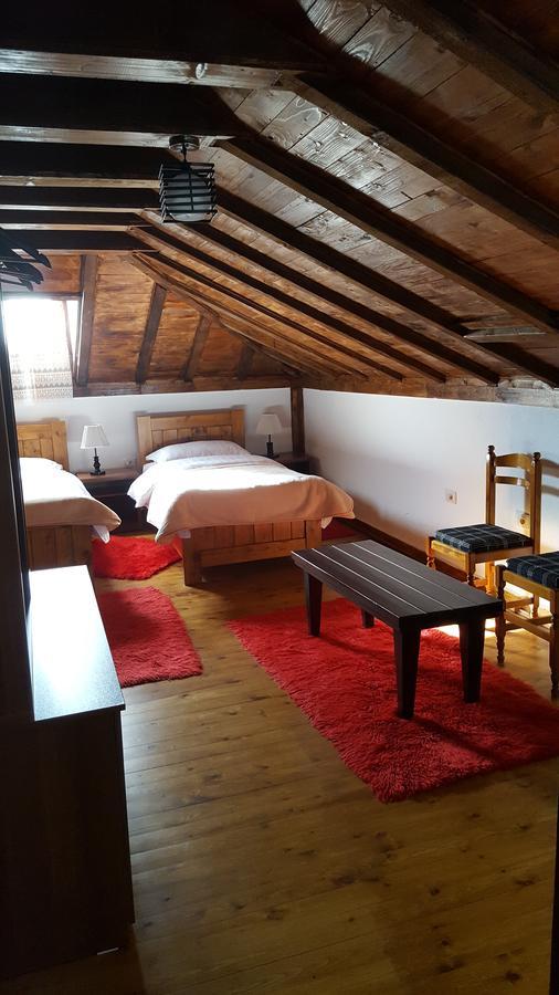 Hotel Bujtina e Bardhe Korce Buitenkant foto