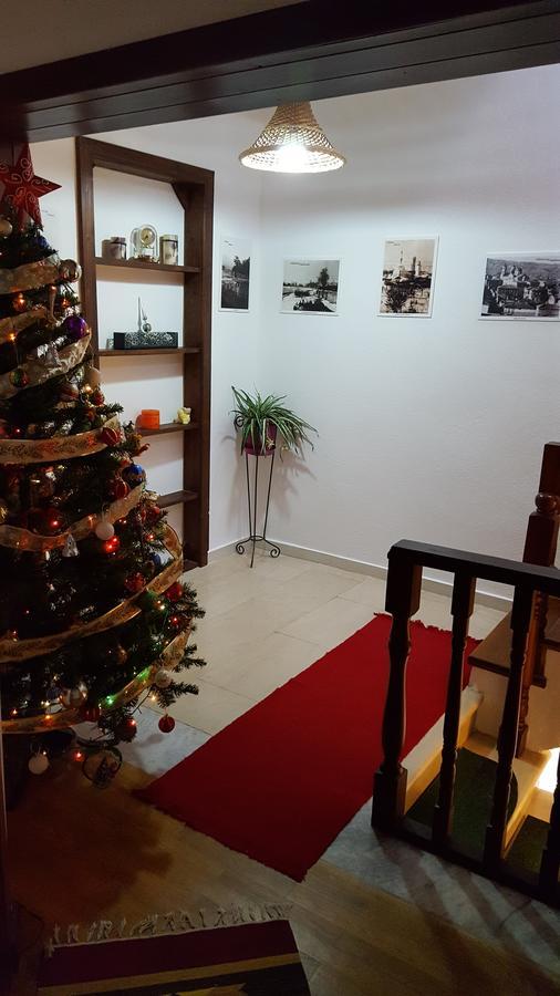 Hotel Bujtina e Bardhe Korce Buitenkant foto