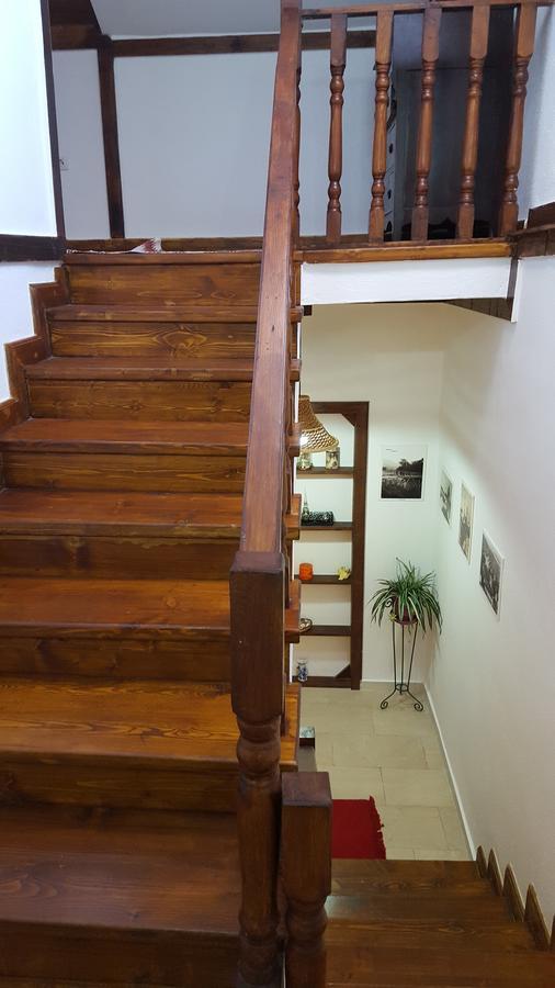 Hotel Bujtina e Bardhe Korce Buitenkant foto