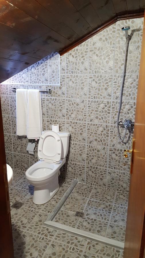Hotel Bujtina e Bardhe Korce Buitenkant foto