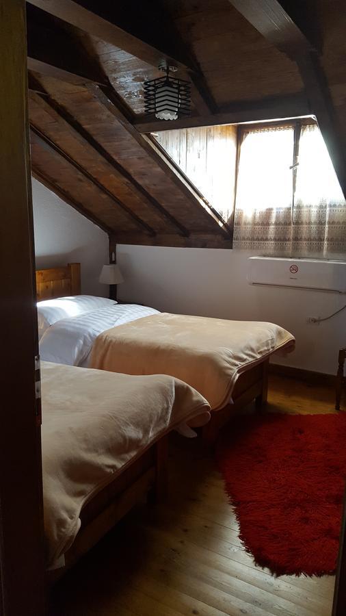 Hotel Bujtina e Bardhe Korce Buitenkant foto
