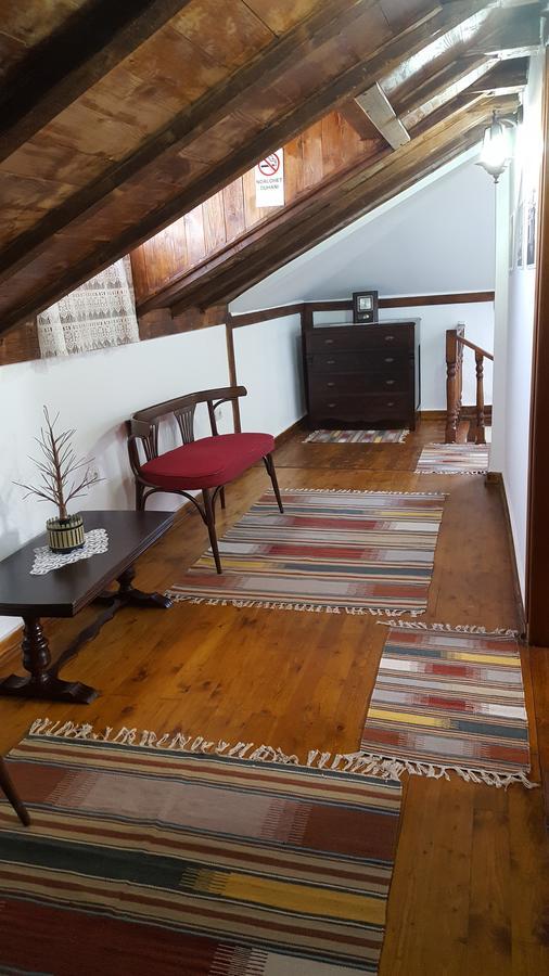 Hotel Bujtina e Bardhe Korce Buitenkant foto