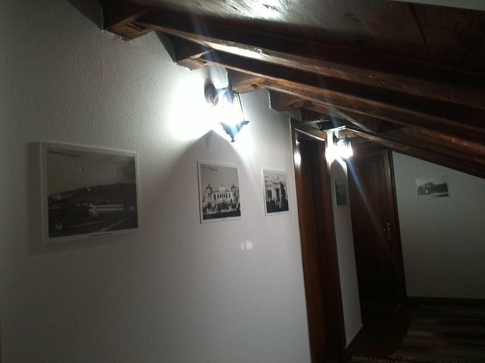 Hotel Bujtina e Bardhe Korce Buitenkant foto