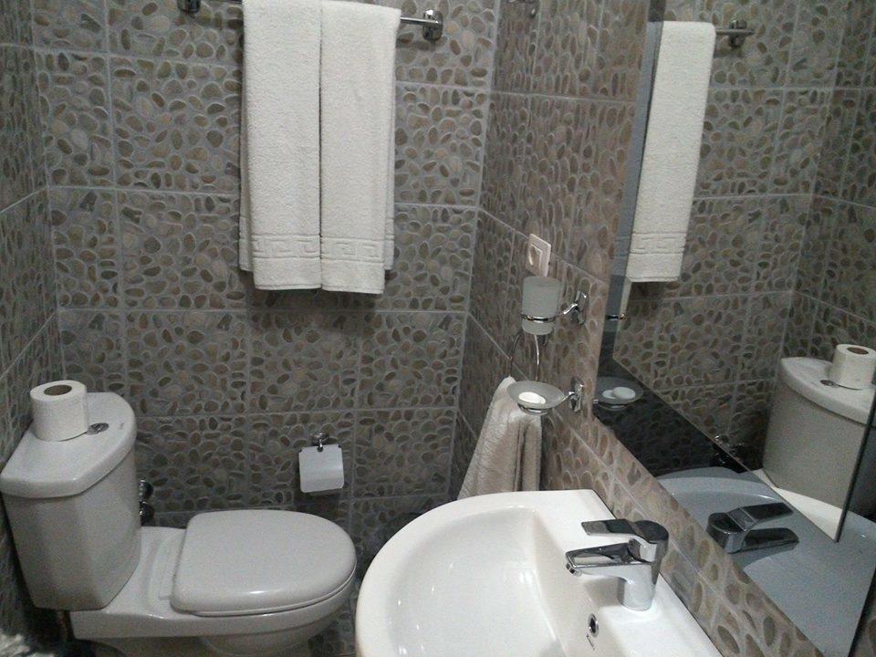 Hotel Bujtina e Bardhe Korce Buitenkant foto
