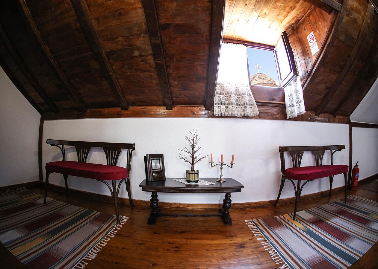 Hotel Bujtina e Bardhe Korce Buitenkant foto